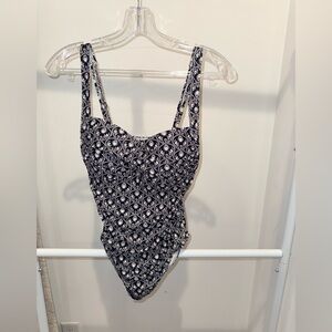 Like New Bond-eye Australian Nip Tuck Swimsuit One piece size 10
